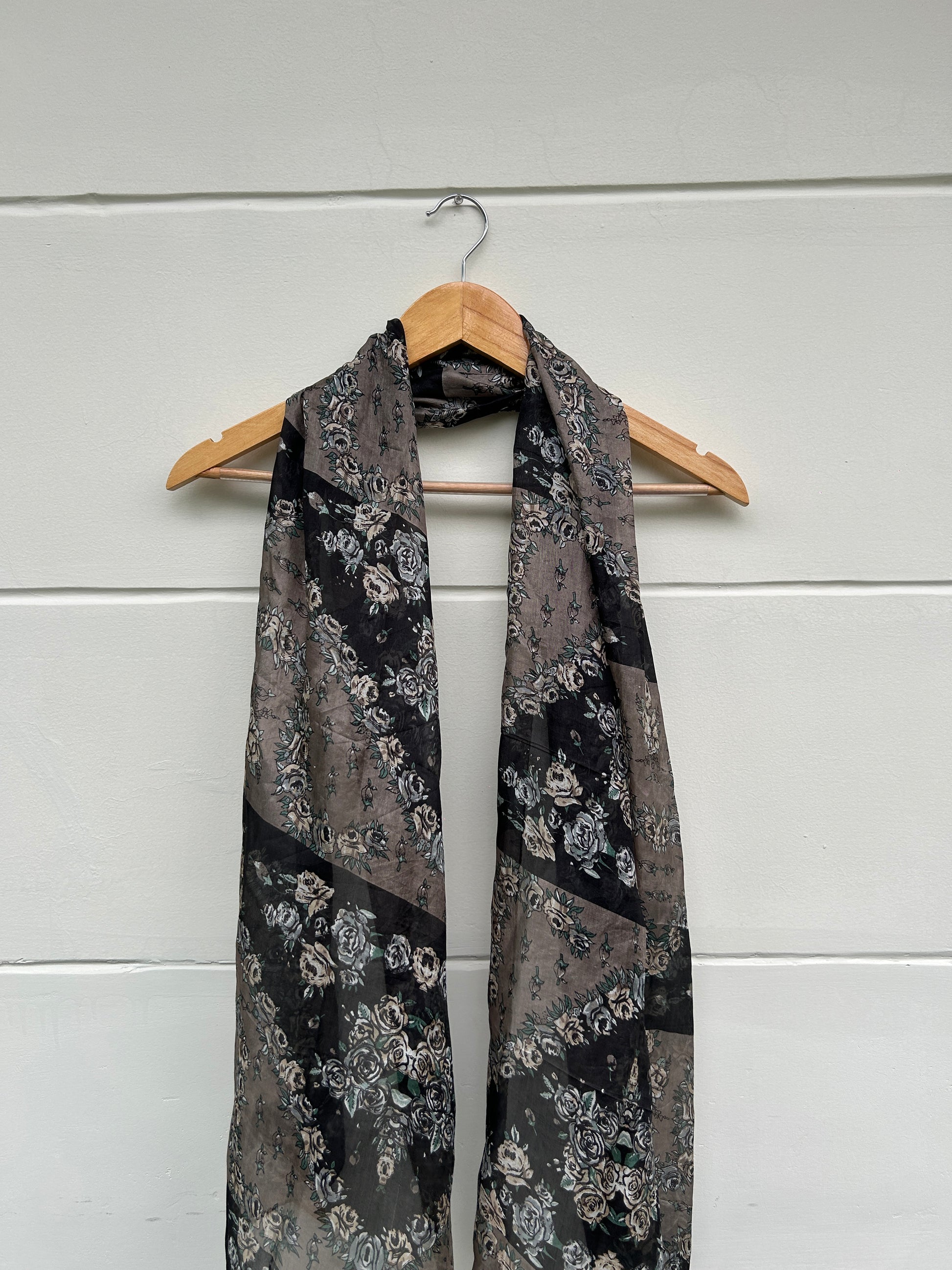 Gina Scarf