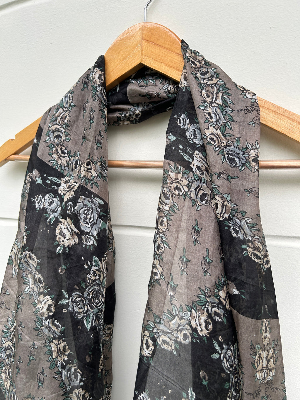 Gina Scarf