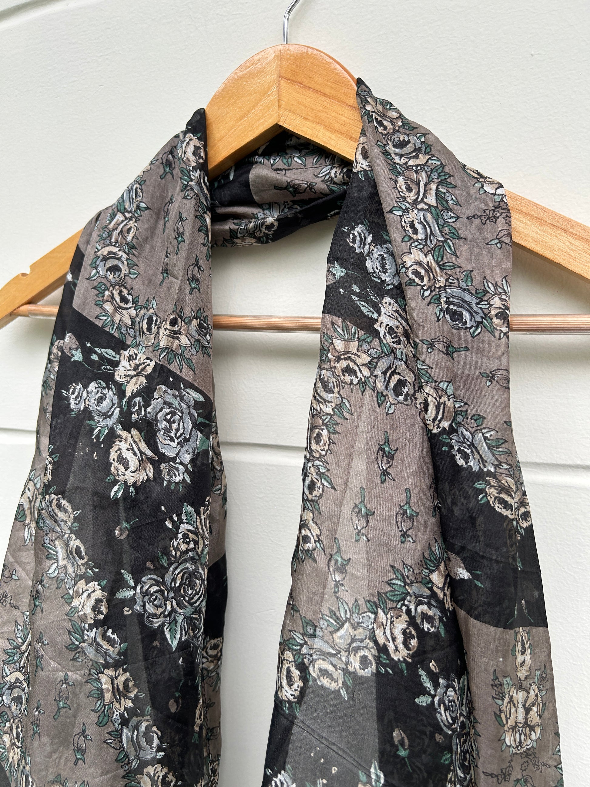 Gina Scarf